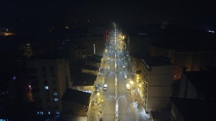 Yüksekova'nın modern aydınlatma sistemi hizmete açıldı