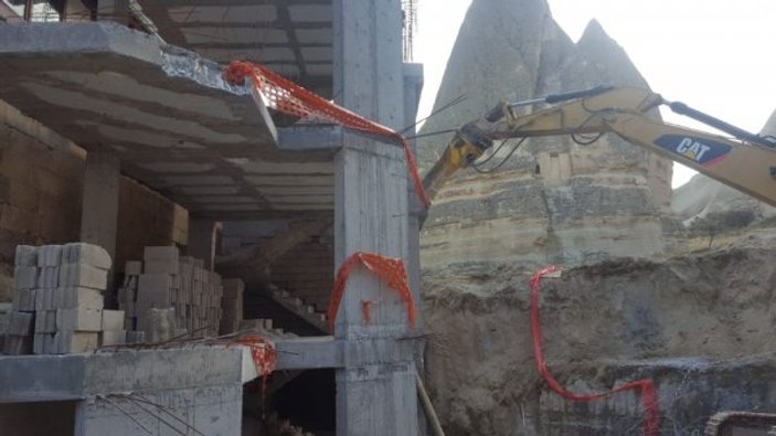 Kapadokya'daki kaçak yapılar yıkılıyor