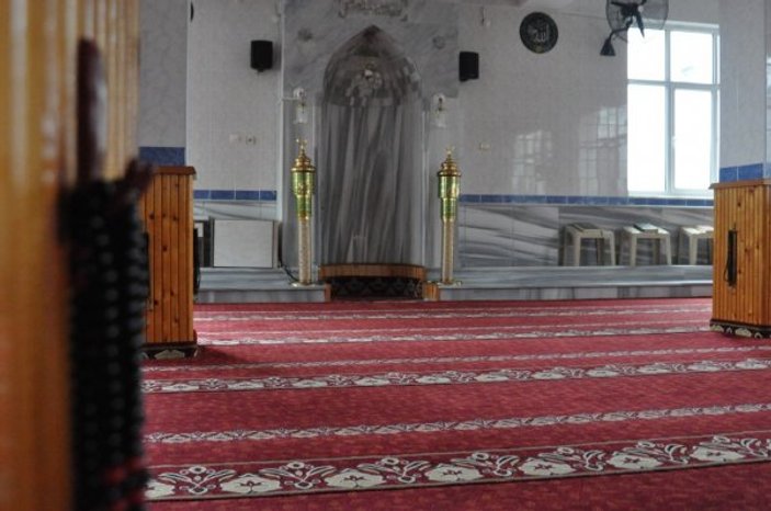 Yalova'da kıblesi ters caminin imamı köyü terk etti
