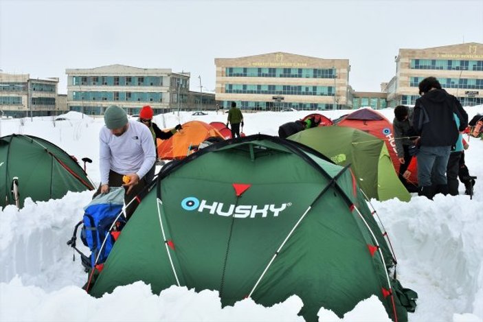 Dağcılar Muş'ta kamp yaparak kış şartlarına alışıyorlar