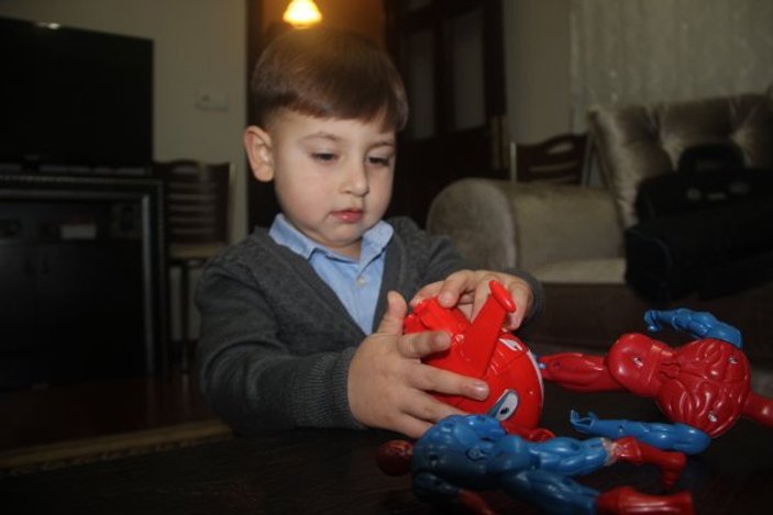 3 yaşında İstiklal Marşı'nın 10 kıtasını ezberledi