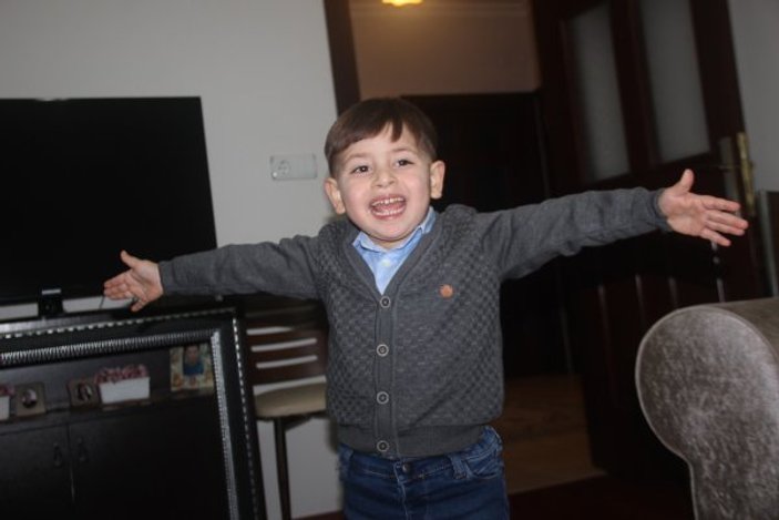 3 yaşında İstiklal Marşı'nın 10 kıtasını ezberledi