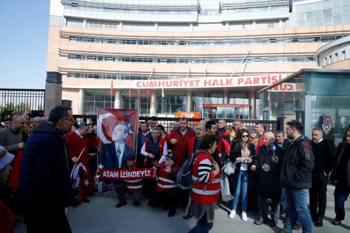 CHP'nin Kırmızı Yelekliler'i Ankara'da