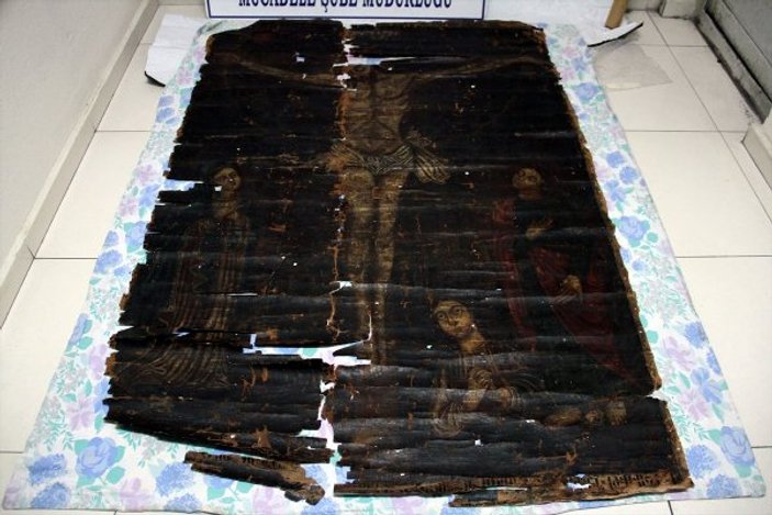 Hazreti İsa'nın 13. yüzyıl çarmıh tablosu ele geçirildi