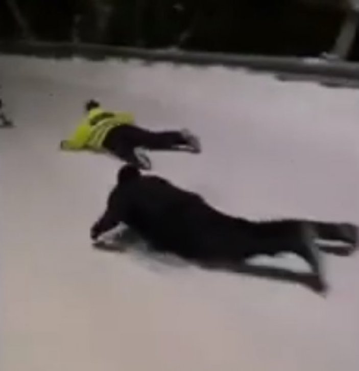 Norveç polisinin kar eğlencesi
