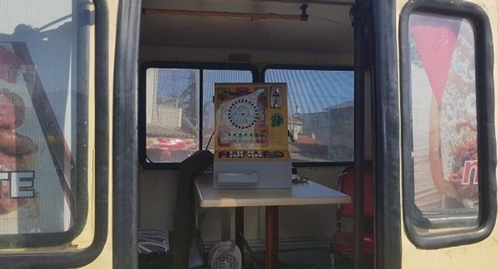 Tekirdağ'da kumarhaneye dönüştürülen minibüs