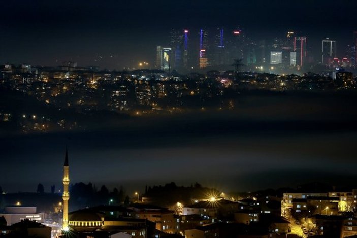 İstanbul sis altında