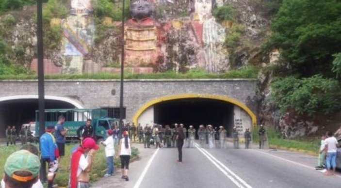 Venezuela, Brezilya sınırını kapatıyor