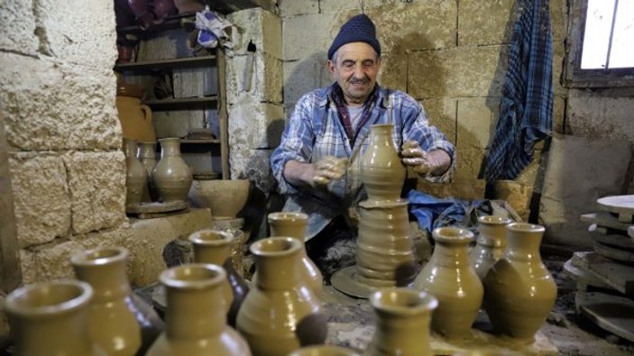 Mardin'de 71 yıldır killi topraktan malzeme yapıyor
