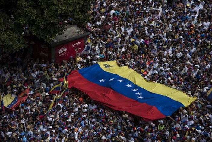 Venezuela, Kolombiya sınırını kapatıyor