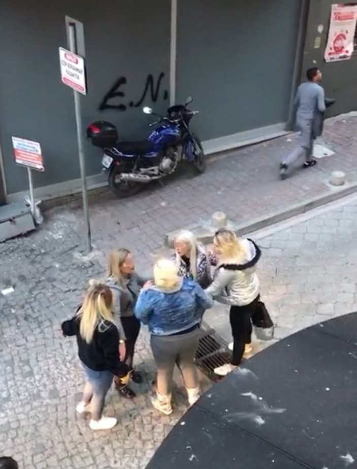 Samsun'da kızlar caddede ortasında birbirine girdi