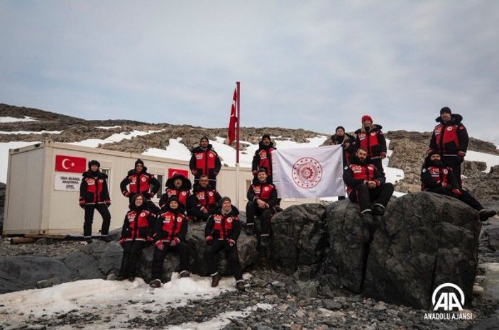 Bakan Varank: Antarktika'da geçici bilim üssünü kurduk