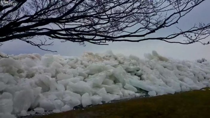Niagara Nehri'nde buz tsunamisi meydana geldi