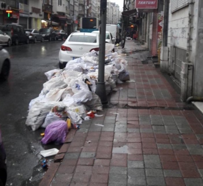 Şişli'nin sokaklarında çöp tepeleri