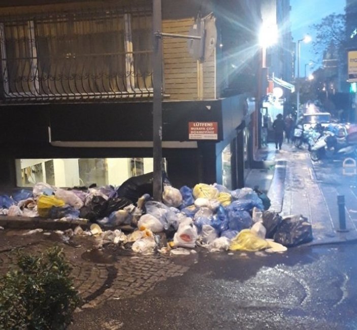 Şişli'nin sokaklarında çöp tepeleri