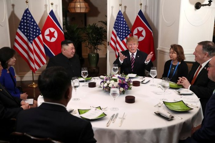 Kim ile Trump arasında samimi akşam yemeği