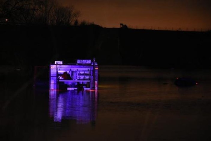 Bursa'da baraj gölüne otomobil düştü: 2 ölü 3 yaralı