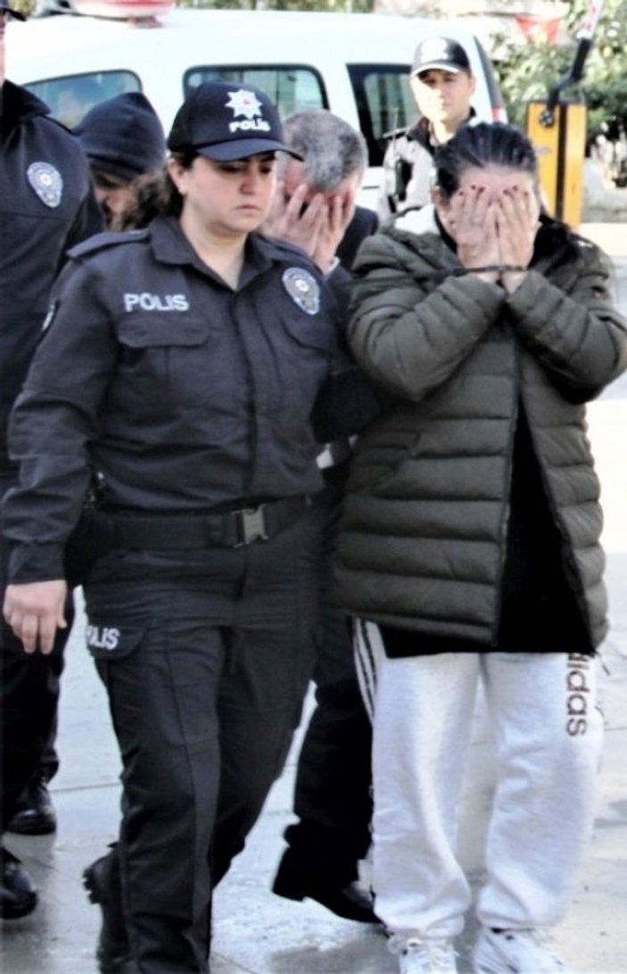 Vurgun yapan 2 yaşlı kadın ve 3 şebeke üyesi tutuklandı