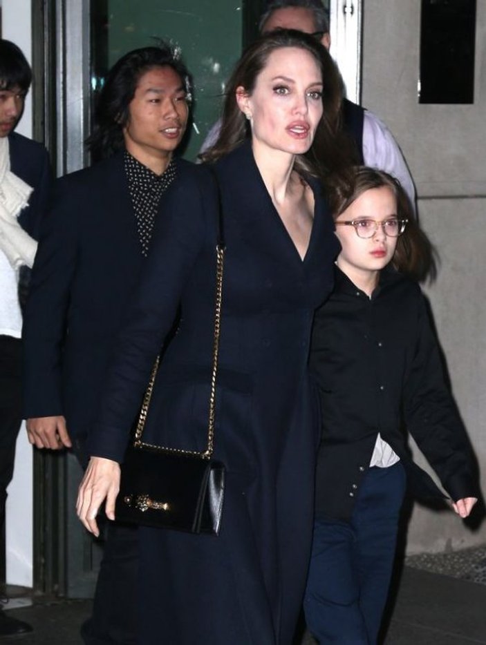 Angelina Jolie 6 çocuğunu yanında getirdi