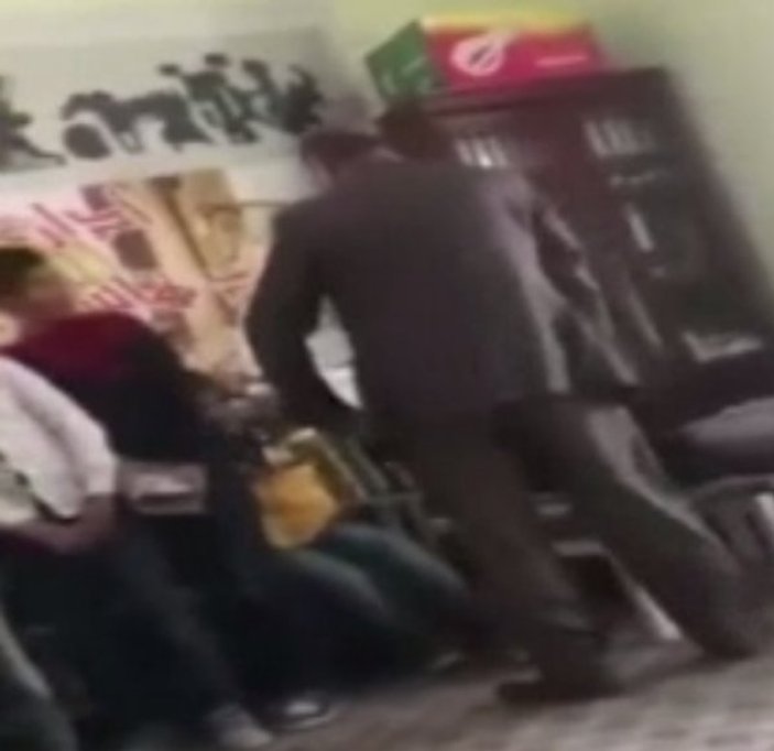 Irak'ta okul müdürü öğrencileri tekme tokat dövdü