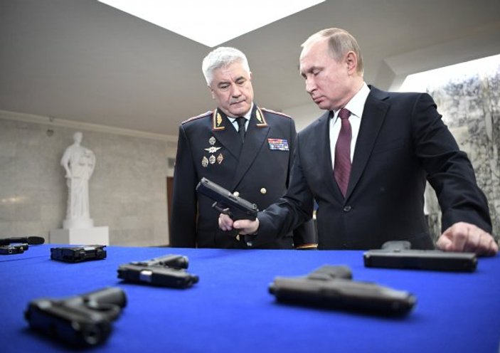 Putin yeni silahları inceledi