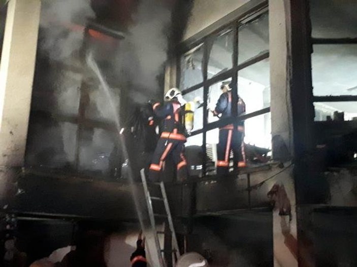 Ankara'da yangın: 6 iş yeri hasar gördü