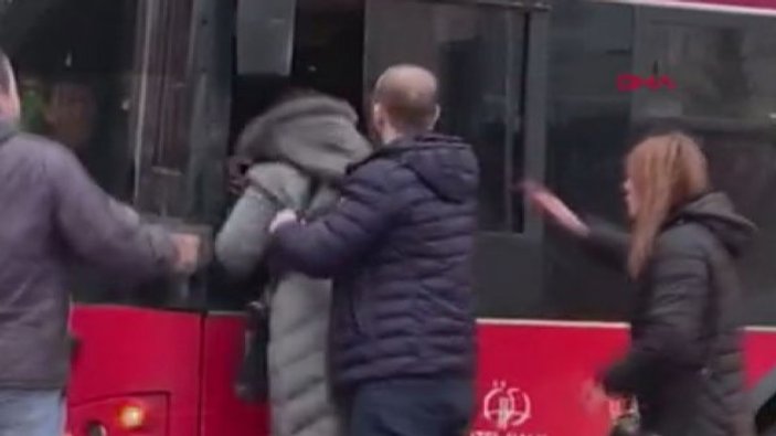 İki kadın ve otobüs şoförü birbirine girdi