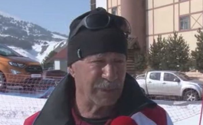 72 yaşında kayak öğretmenliği yaparak geçiniyor