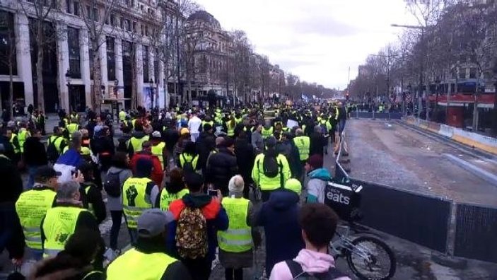 Fransa'da Sarı Yelekliler yine sokaklara döküldü