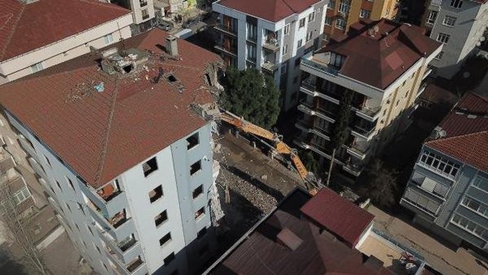 Kartal'da risk taşıyan son bina yıkılıyor