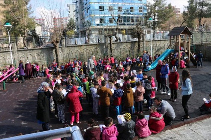 Siirt'te 1.500 öğrenci aynı anda kitap okudu