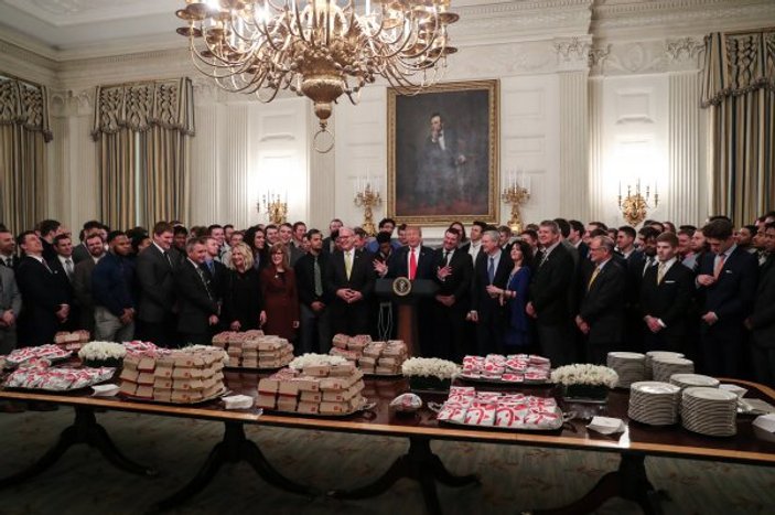 Trump'tan Beyaz Saray'da hamburger partisi