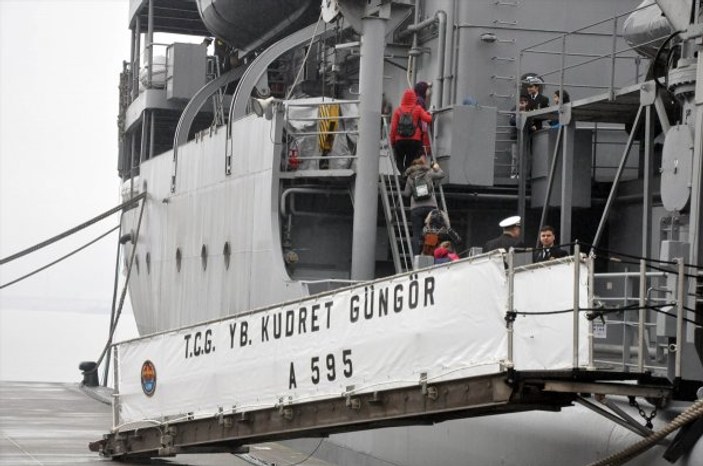 Tatbikata katılan savaş gemileri halkın ziyaretine açıldı