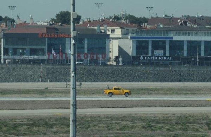 Atatürk Havalimanı'nda piste köpek girdi