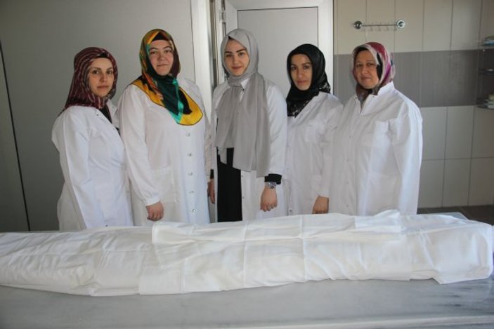 Günde 15 ölü yıkayan kadın gassalların zorlu mesleği