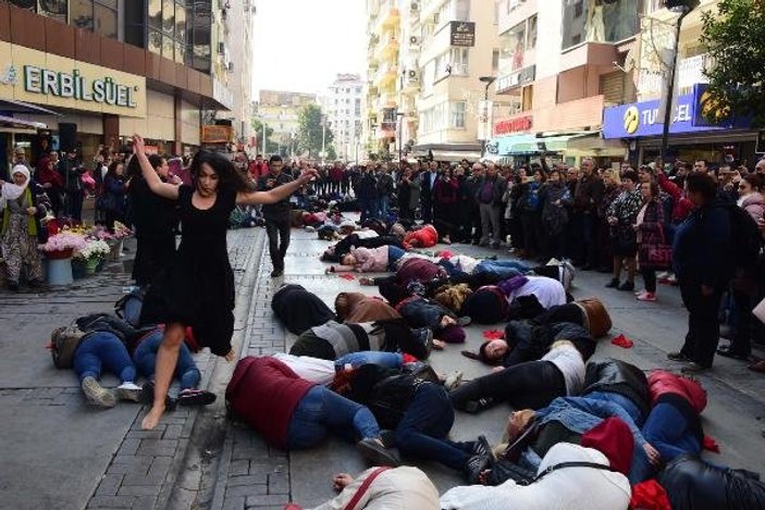 İzmirli kadınlardan öldürülen hemcinsleri için gösteri