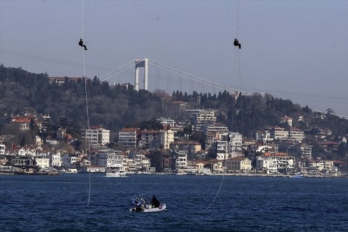 Kadın komandolar, İstanbul Boğazı’na halatla indi