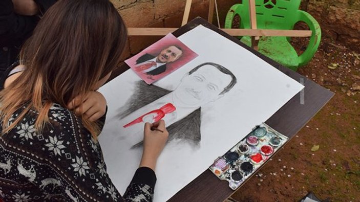 Afrinli kadın ressam, kız çocuklarına umut aşılıyor