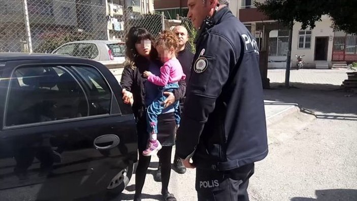 4 yaşındaki çocuğunu araçta bıraktı, polis kurtardı