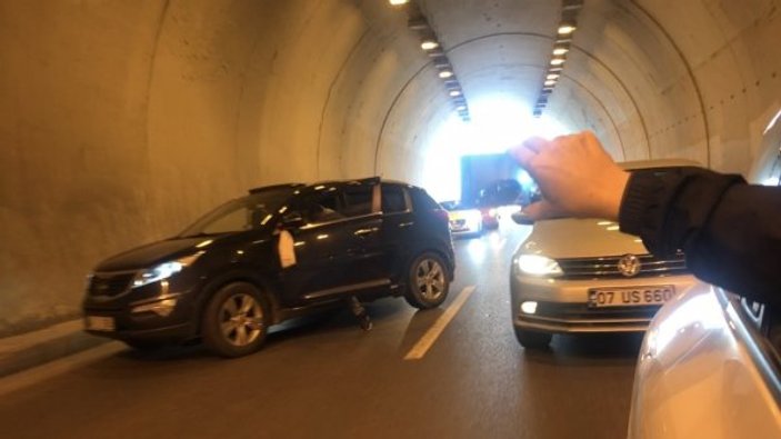 Zarf için tünel kapatan sürücüye ceza