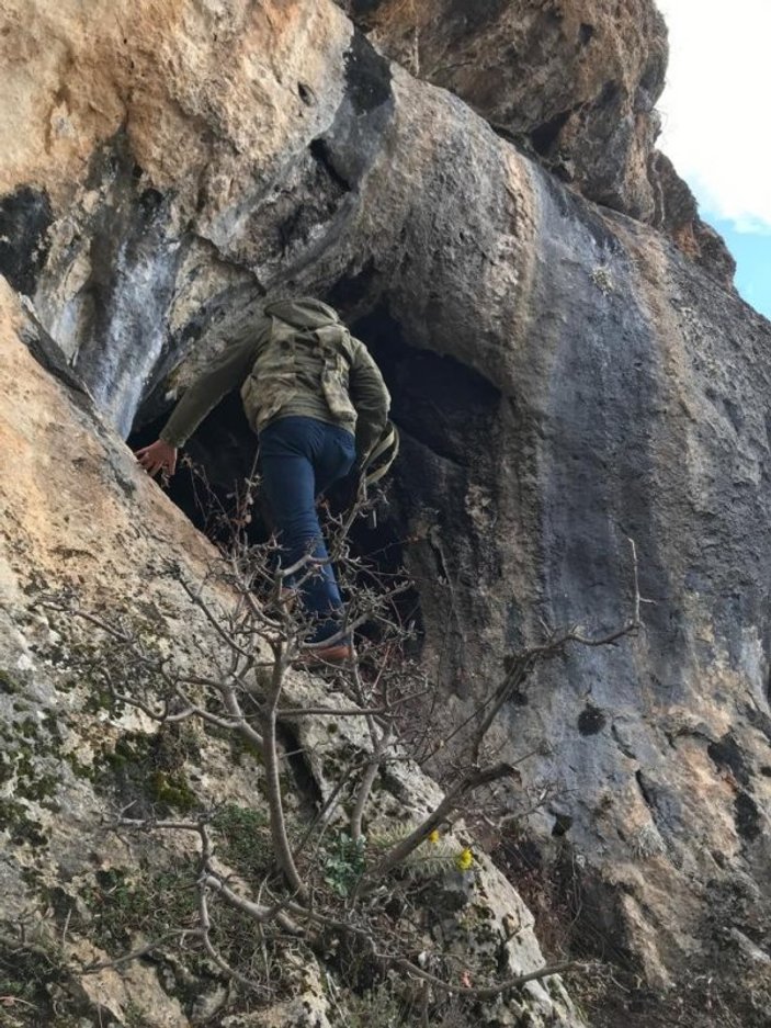 Jandarma dağlarda terörist izi aradı