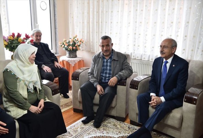 CHP lideri, Bursa'da şehit ailesiyle bir araya geldi