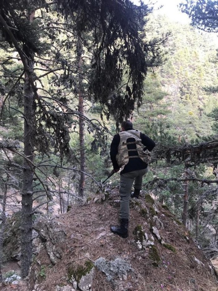 Jandarma dağlarda terörist izi aradı