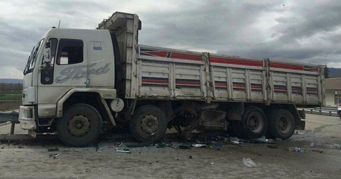 Amasya'da yolcu otobüsüyle kamyon çarpıştı