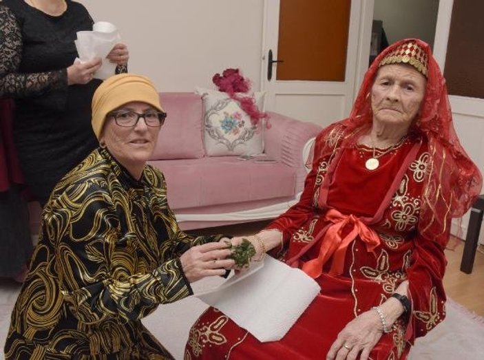 89 yaşındaki Halime Nine gelinlik giydi