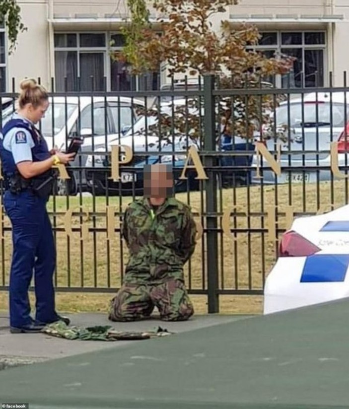 Yeni Zelanda polisi saldırganların yakalanma anını paylaştı