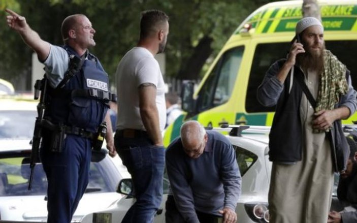 Yeni Zelanda’da 2 camiye silahlı saldırı düzenlendi
