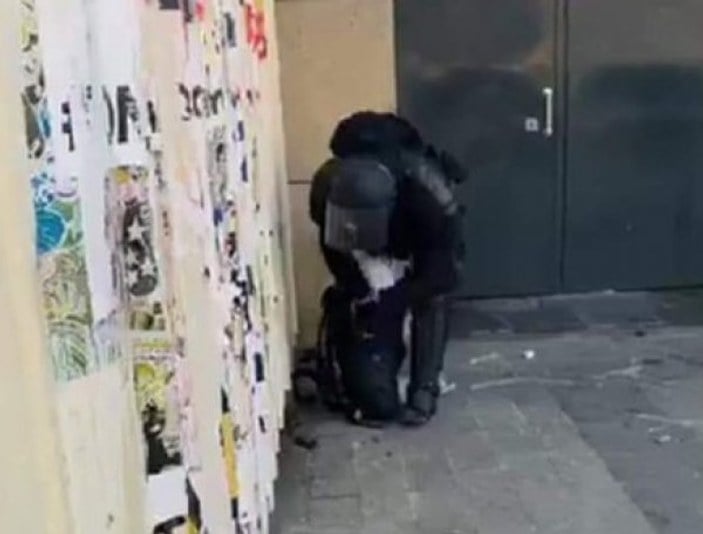 Fransa'da yağmalama olaylarına polisler de karıştı