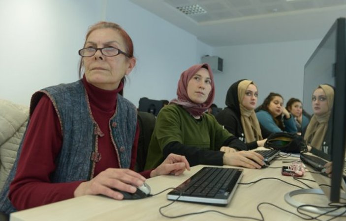 Sinop'ta 60 yaşındaki kadın üniversiteli oldu