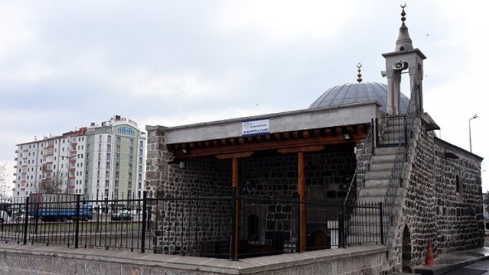 Kayseri'de minyatür camiler asırlara meydan okuyor